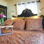Cozy Adobe Casita: 1 Mile To Plaza! Hébergement de vacances *