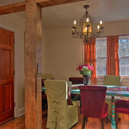 Cozy Adobe Casita: 1 Mile To Plaza! Holiday home