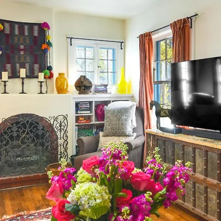 Cozy Adobe Casita: 1 Mile To Plaza! *