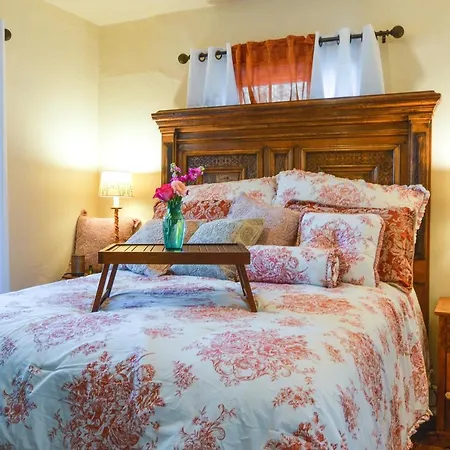 Cozy Adobe Casita: 1 Mile To Plaza!