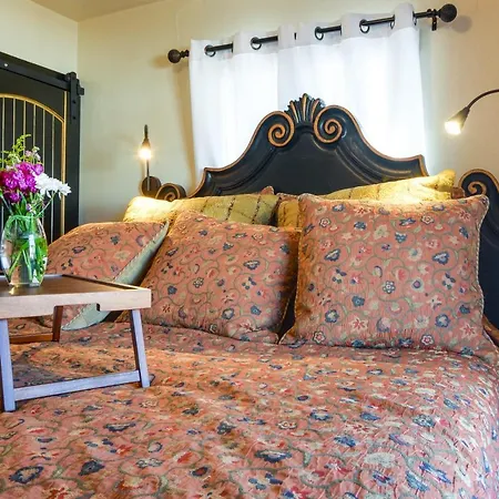 Cozy Adobe Casita: 1 Mile To Plaza! Holiday home *